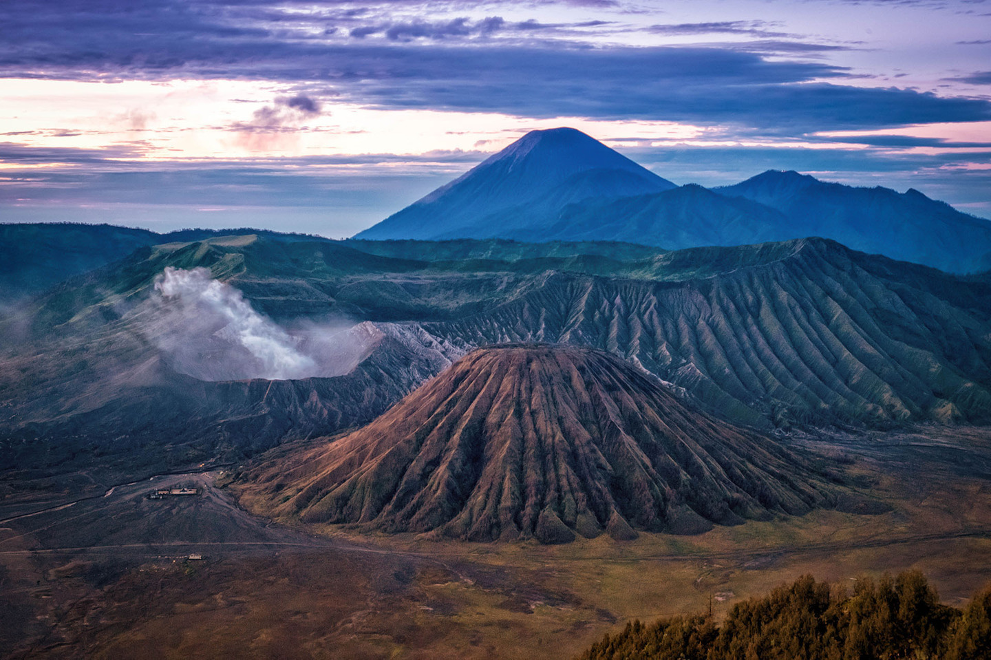 Indonesia Mt Bromo sunrise by Rosie Yound