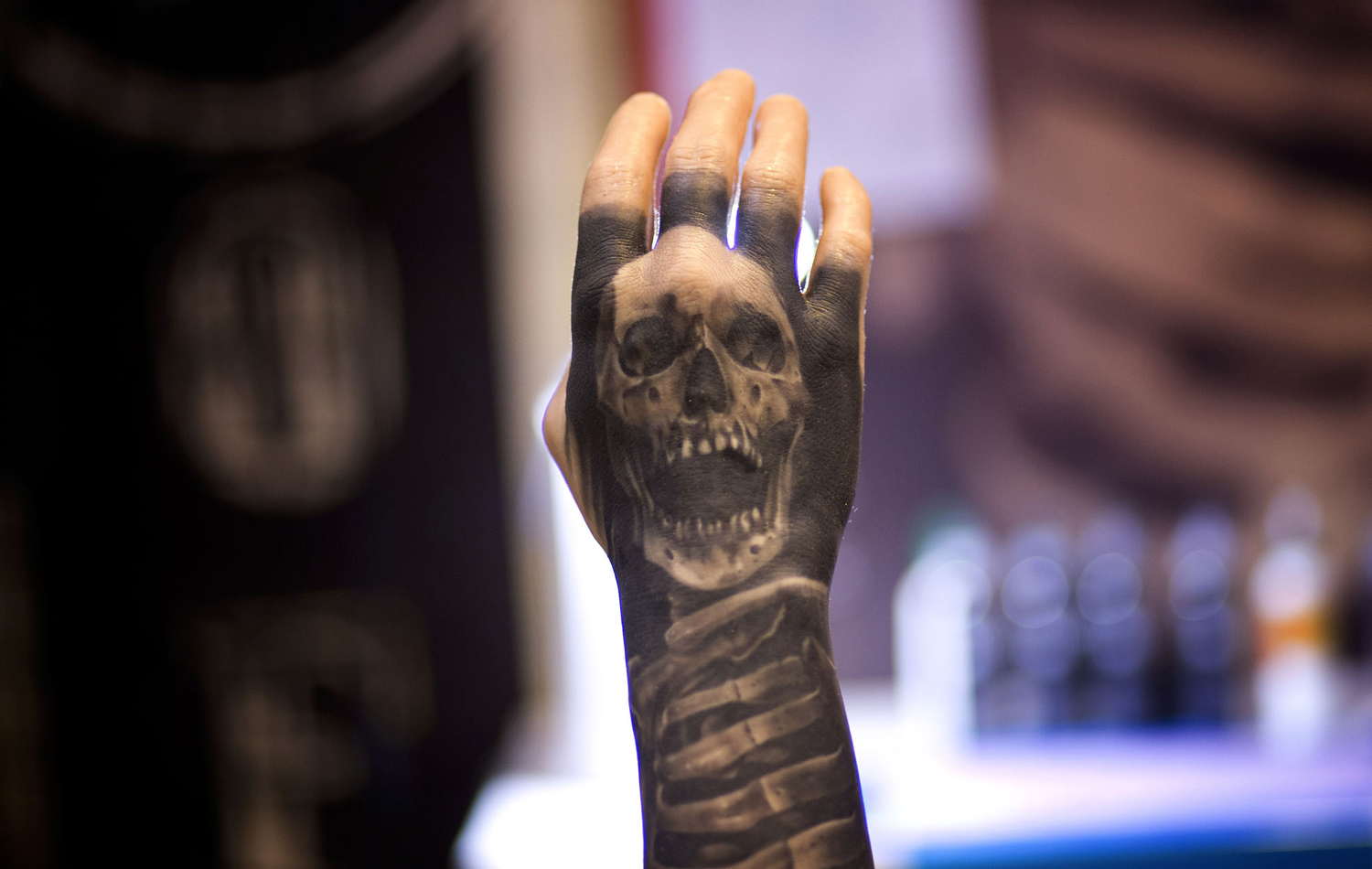 татуировка череп на руке
