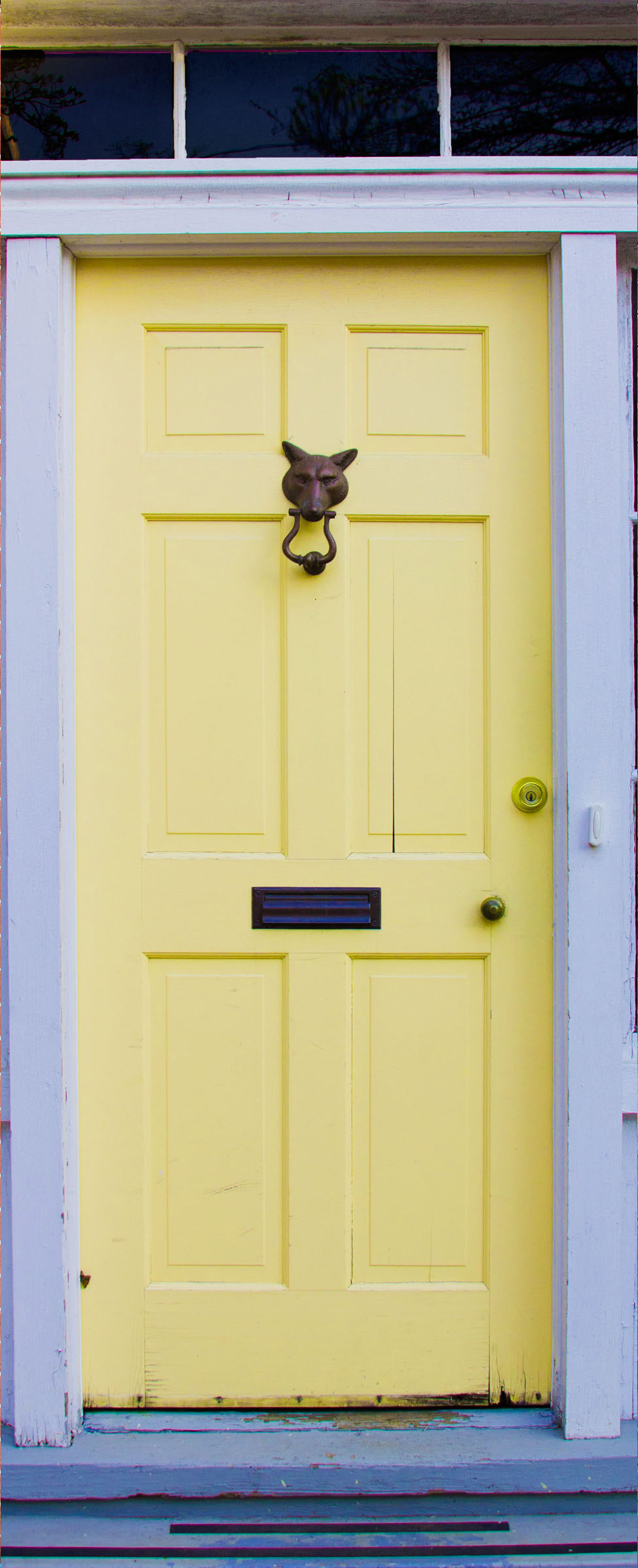 Желтая дверь