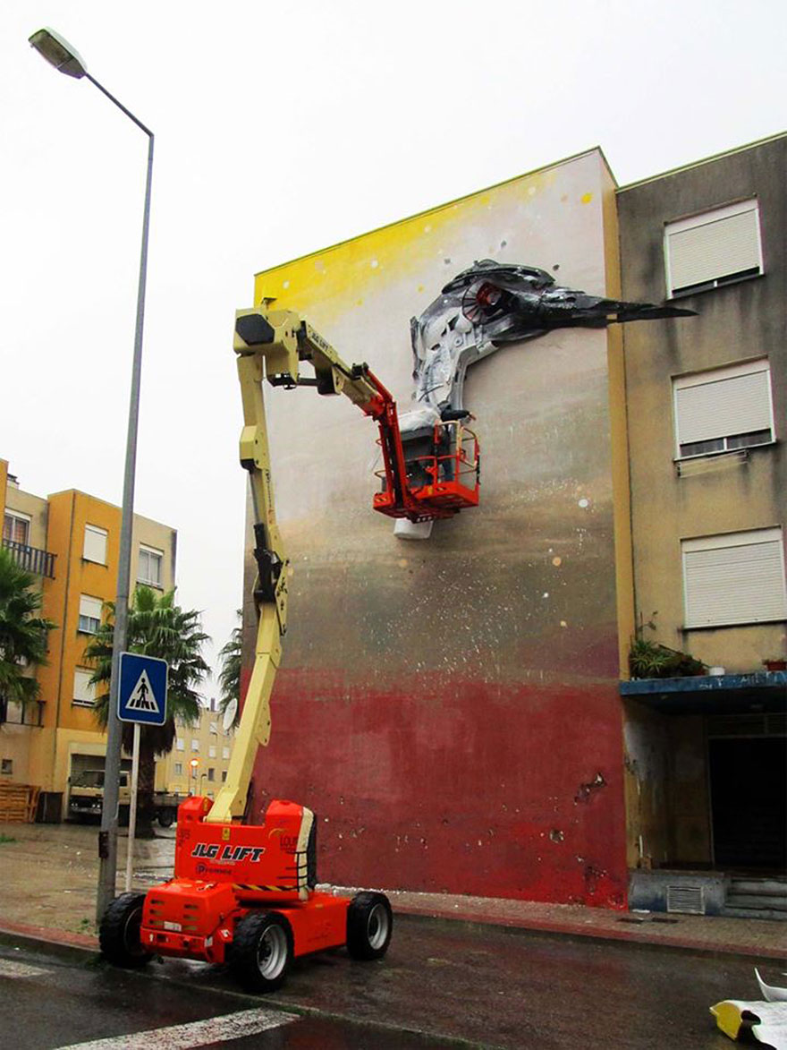 recycled-sculptures-street-art-big-trash-animals-artur-bordalo-12