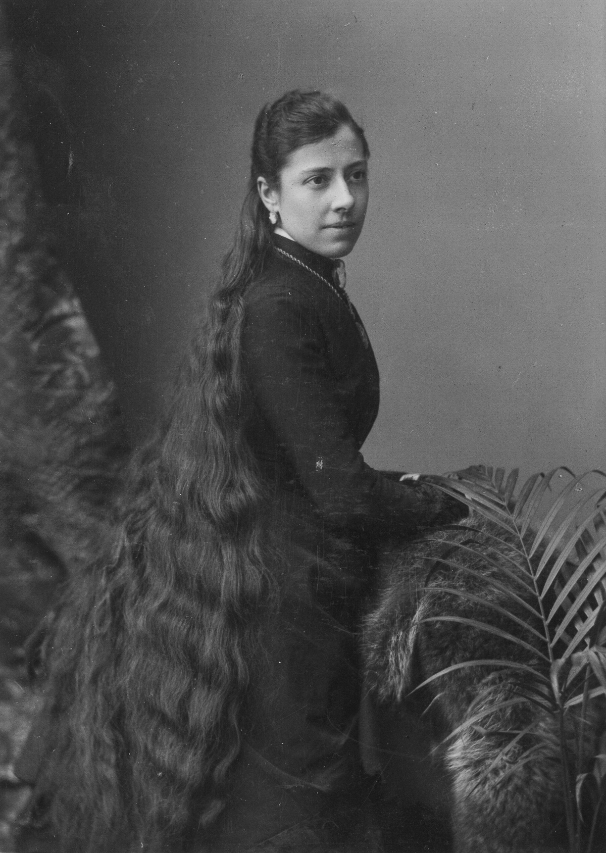 Portrait of a young woman with very long hair, circa 1900s