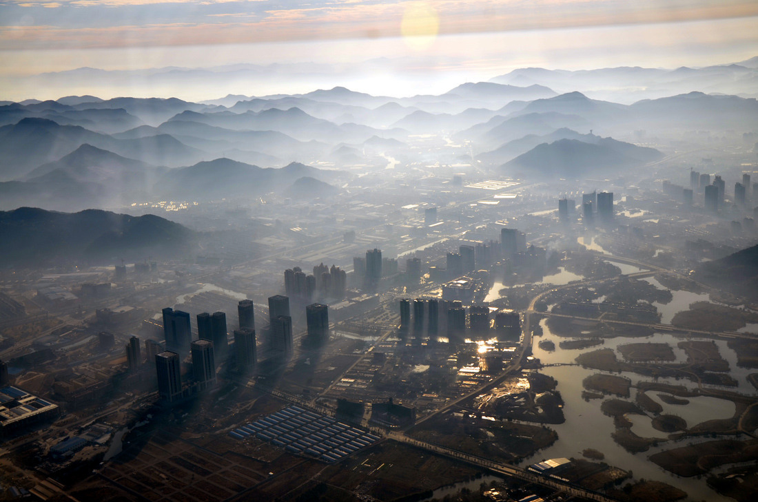 Severe smog hits east and north China