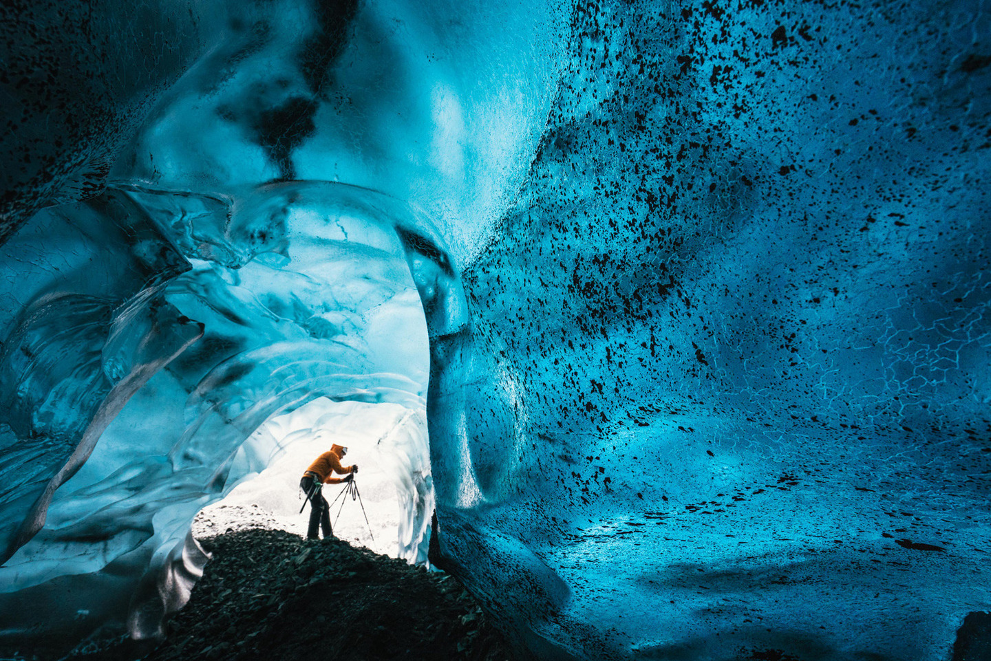 Photographer explores Vatnajökull glacie using Sony's back-illu
