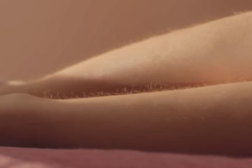 Бренд Billie впервые показал волосатую ногу в своей рекламе