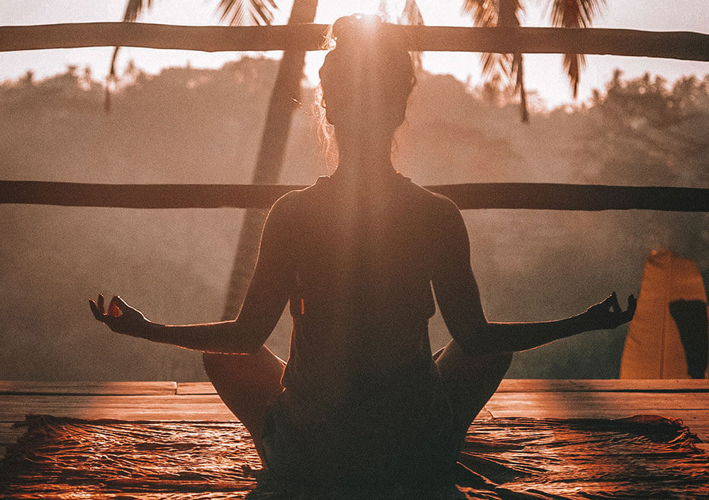 медитация помогает успокоиться